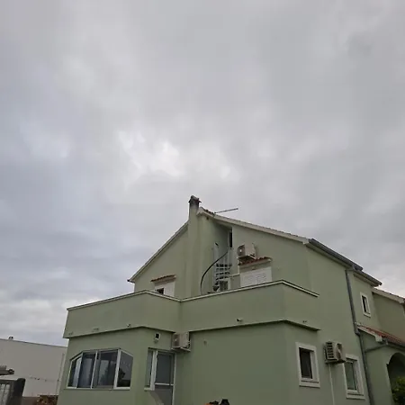 5239-1 In Hébergement de vacances *