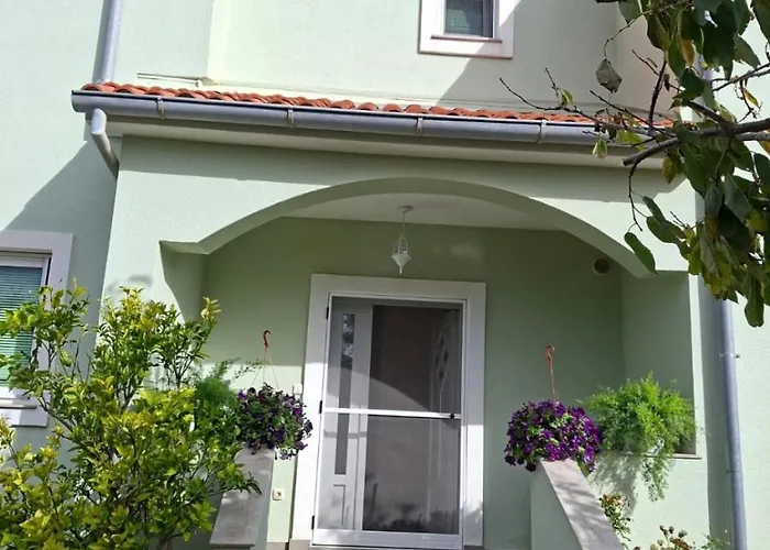 5239-1 In Hébergement de vacances